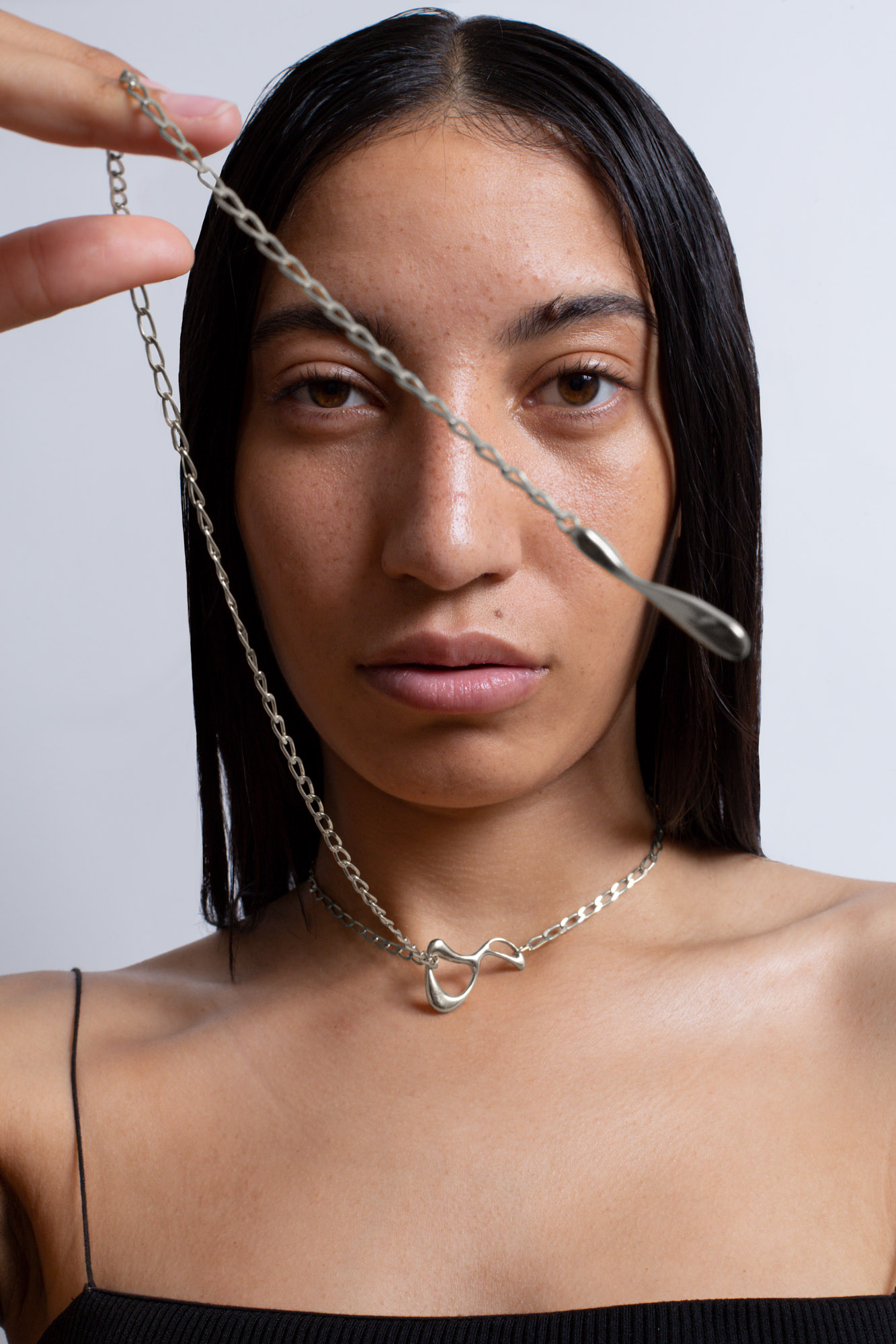 Julia Bartsch jewellery drop logo necklace model 1