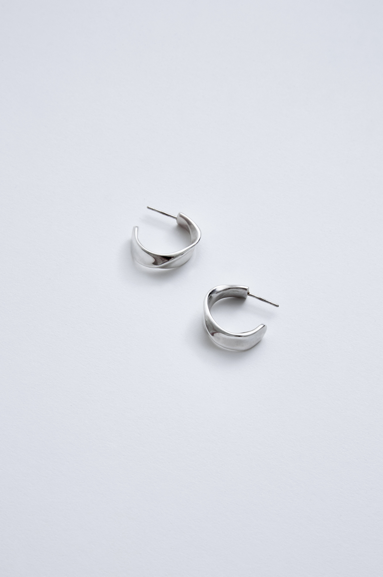 Julia Bartsch jewellery earring silver top view _2
