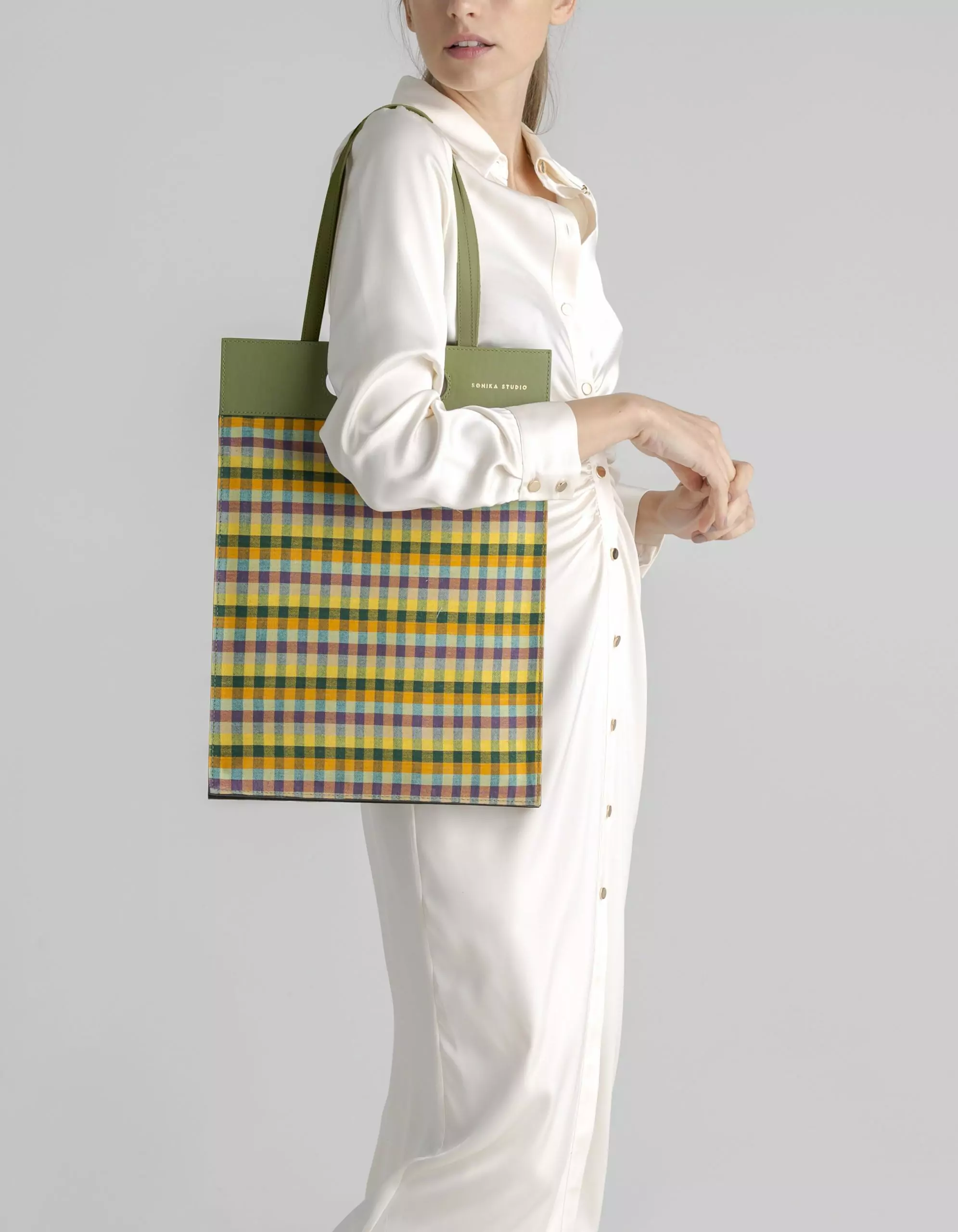 Sarany-KRM-SARA-KGR-model-onshoulder-2 Sarany-KRM-SARA-KGR-model-onshoulder-2