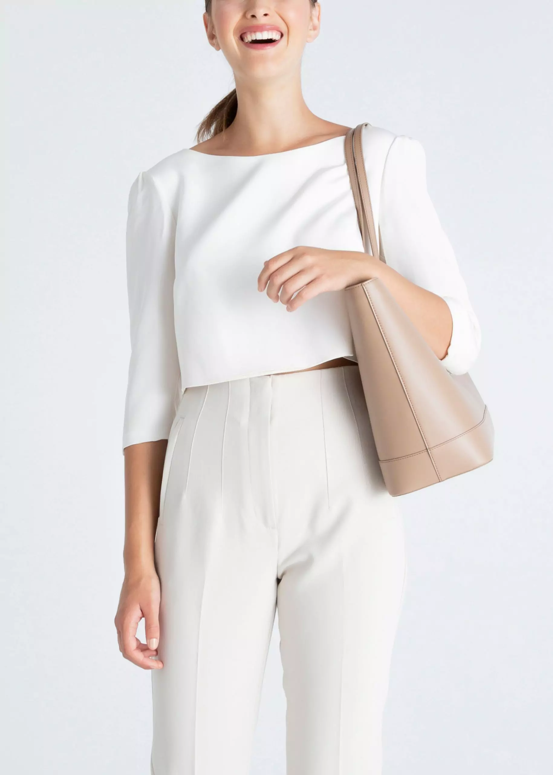 Sovany-KRM-SOVA-LBR-model-onshoulder